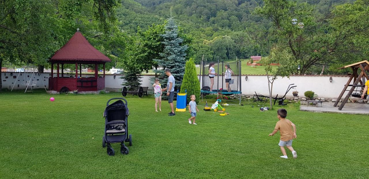 Pensiunea Miraj Polovragi Exteriér fotografie