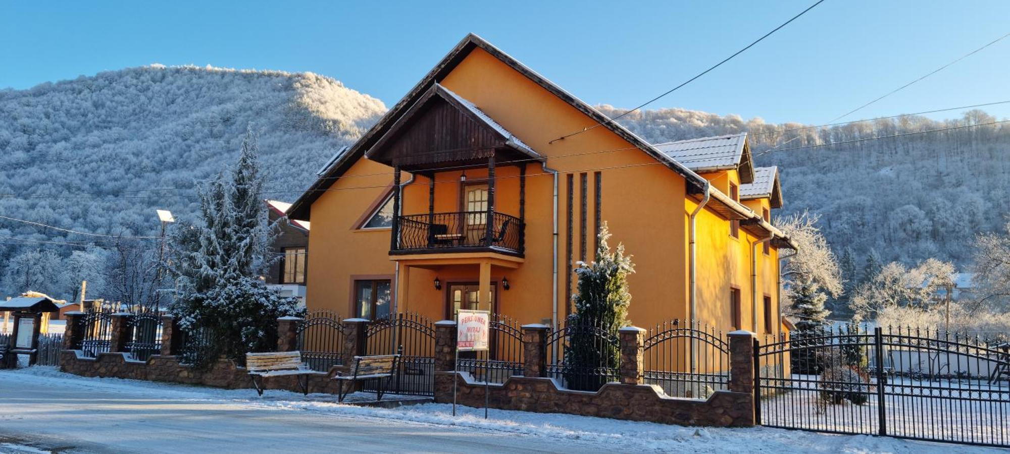 Pensiunea Miraj Polovragi Exteriér fotografie